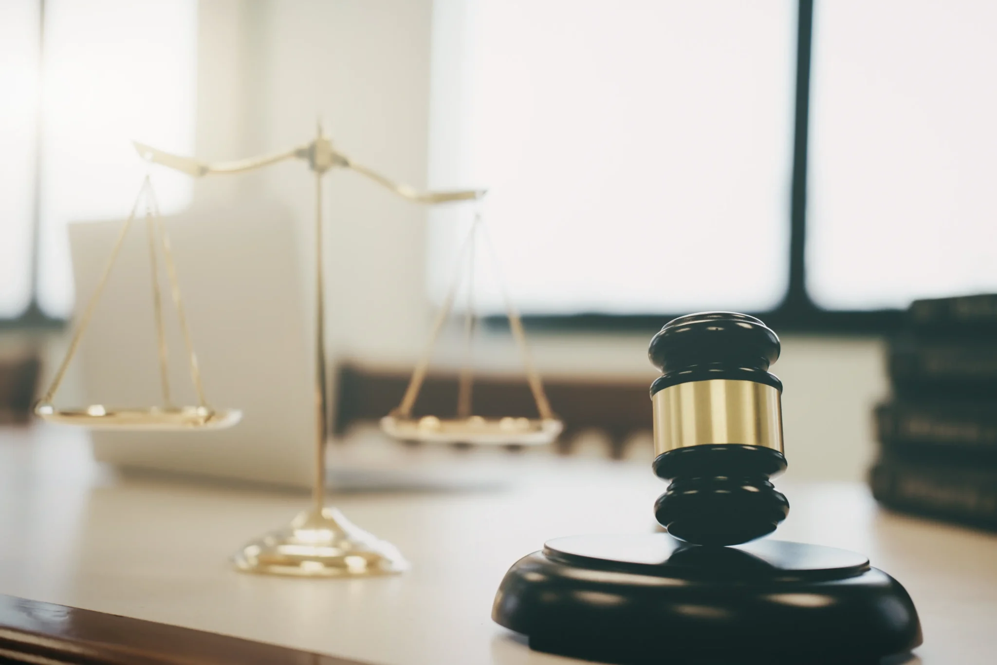 Sentencia judicial en propiedad horizontal que confirma la validez de instalaciones en fachada cuando existen precedentes consentidos